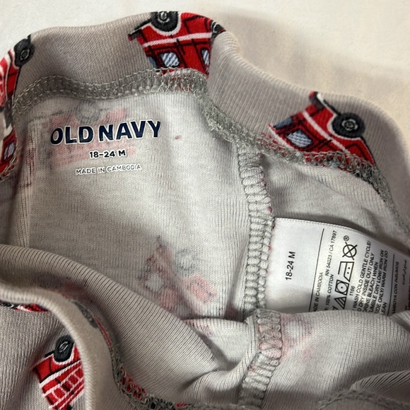 18-24M Firetruck pajamas (Old Navy) - Picture 6 of 6
